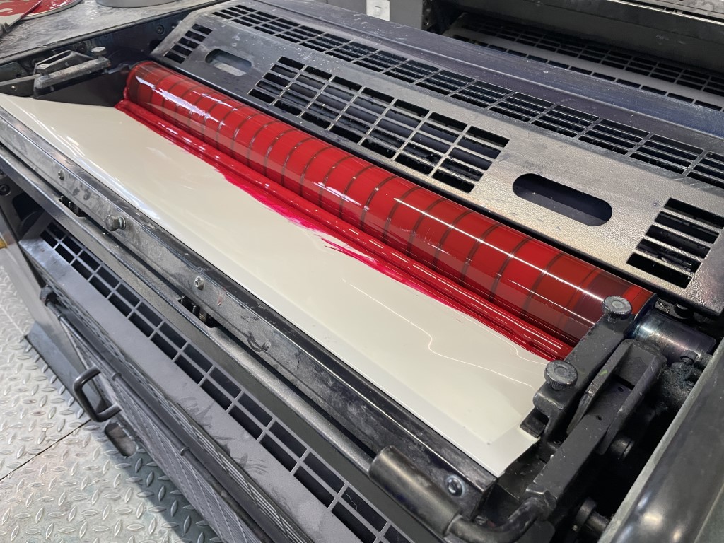 Dari Warna Warna Tinta Menghasilkan Cetakan yang Tepat